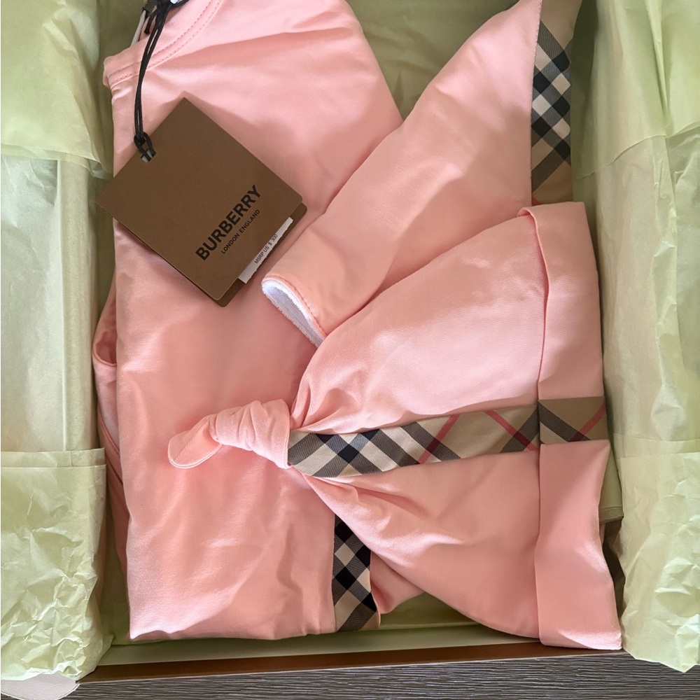 Burberry Pale Peach Set
